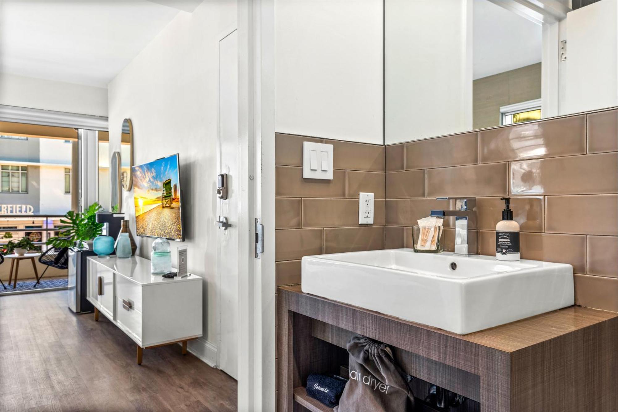Luxuri Suites ไมอามีบีช ภายนอก รูปภาพ